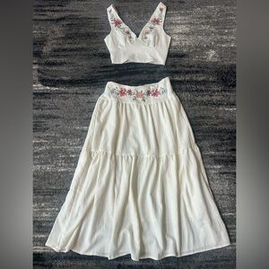 SHEIN Maxi Skirt & Crop Top Set With Floral Embroidery